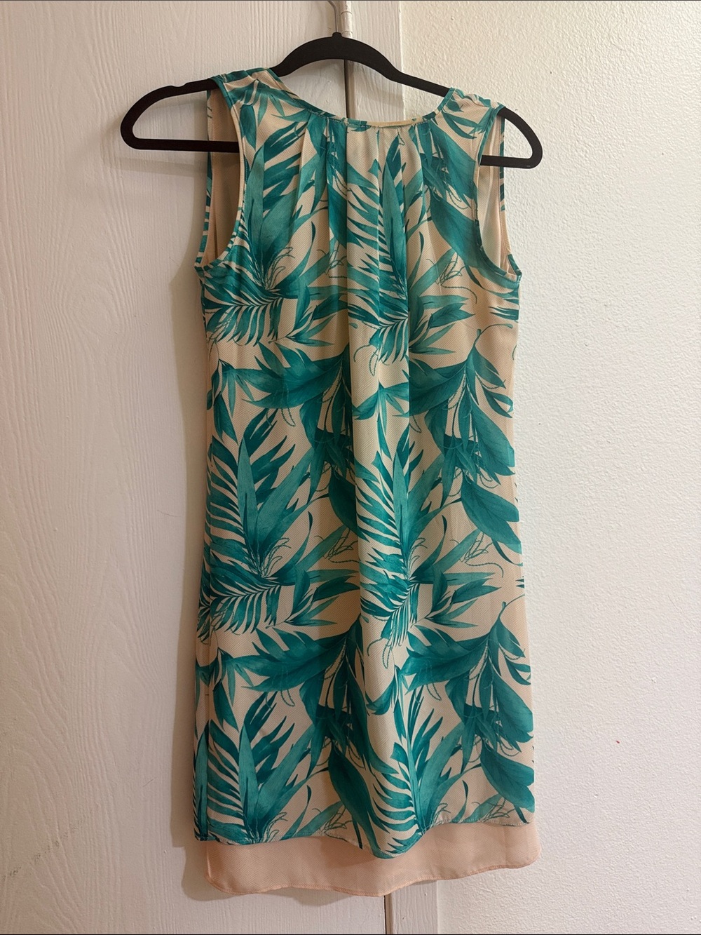H&M Teal Leaf-Print Sleeveless Shift Dress on Cream Base